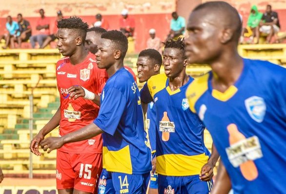 Le Satellite FC (en jaune et bleu) a assuré son maintien dans l'élite guinéenne.  