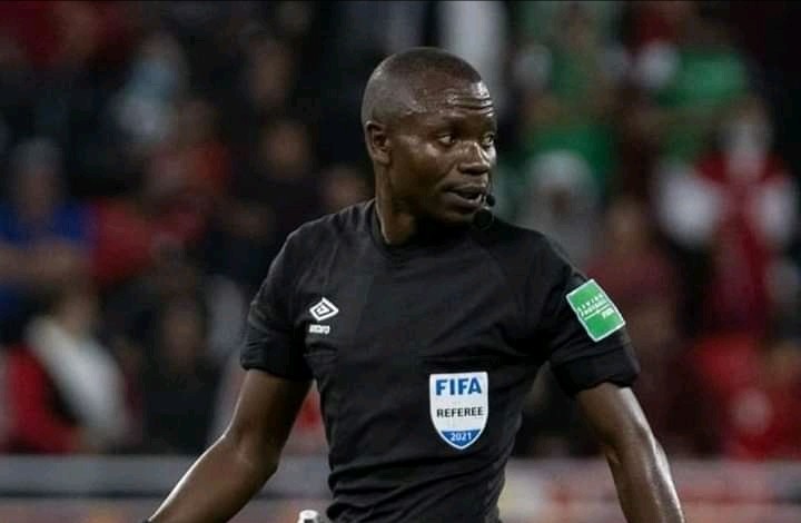 Jean Jacques Ndala siffle un penalty inexistant