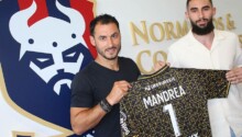 Anthony Mandrea signe à Caen