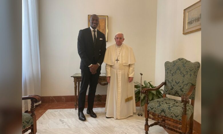 Bismack Biyombo et le Pape François