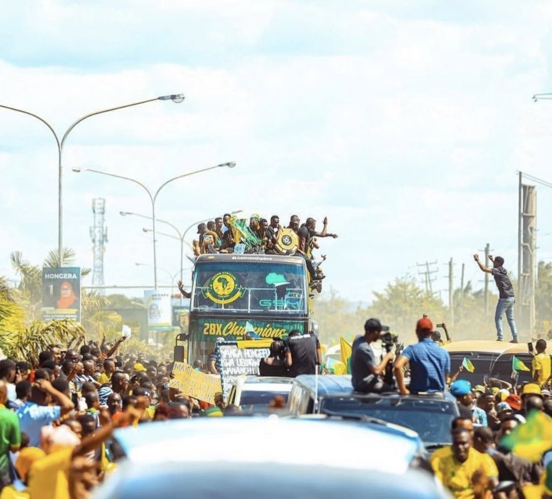 Young Africans de Tanzanie parade dans les rues de Dar Es Salam