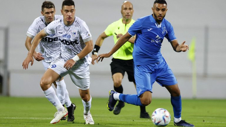 Le Marocain Bilal Bari (en bleu) a signé un doublé pour le Spartak Varna.