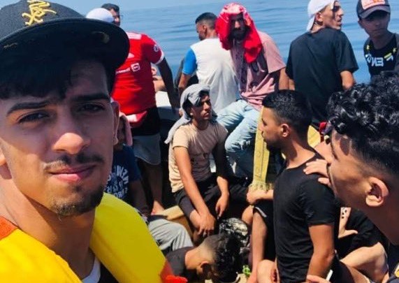 Ali Chelbi à bord de l'embarcation pour l'Italie.