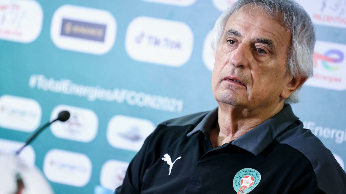 (FILES) In this file photo taken on January 29, 2022 Morocco's Bosnian head coach Vahid Halilhodzic attends a press conference at Stade Ahmadou-Ahidjo in Yaounde on the eve of the Africa Cup of Nations (CAN) football match between Morocco and Egypt. - Morocco's football federation dismissed Halilhodzic as the national team's coach on August 11, 2022, almost 100 days before the start of the Qatar 2022 FIFA World Cup. (Photo by Kenzo TRIBOUILLARD / AFP)