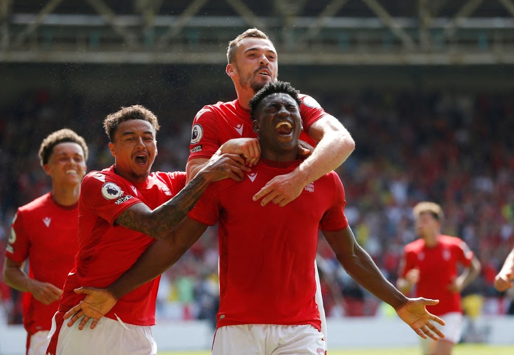 Taïwo Awonyi félicité par ses coéquipiers. L'attaquant nigérian a permis à Nottingham Forest de dominer (1-0) West Ham.