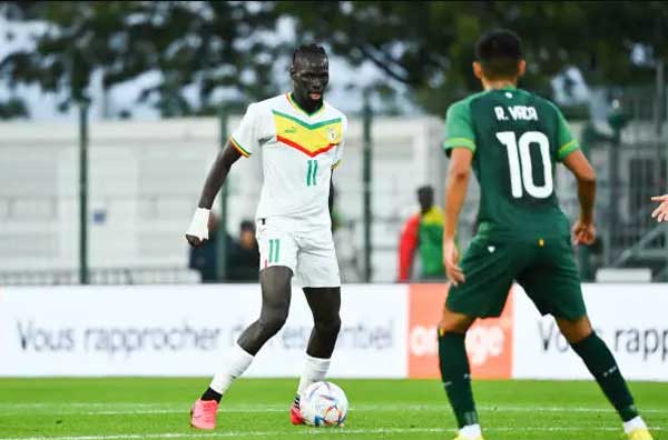 Pathé Ciss (en blanc) lors de Sénégal-Bolivie (2-0).