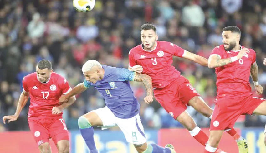 Montassar Talbi (3) égalise pour la Tunisie, qui sera corrigée (1-5) par le Brésil en amical.