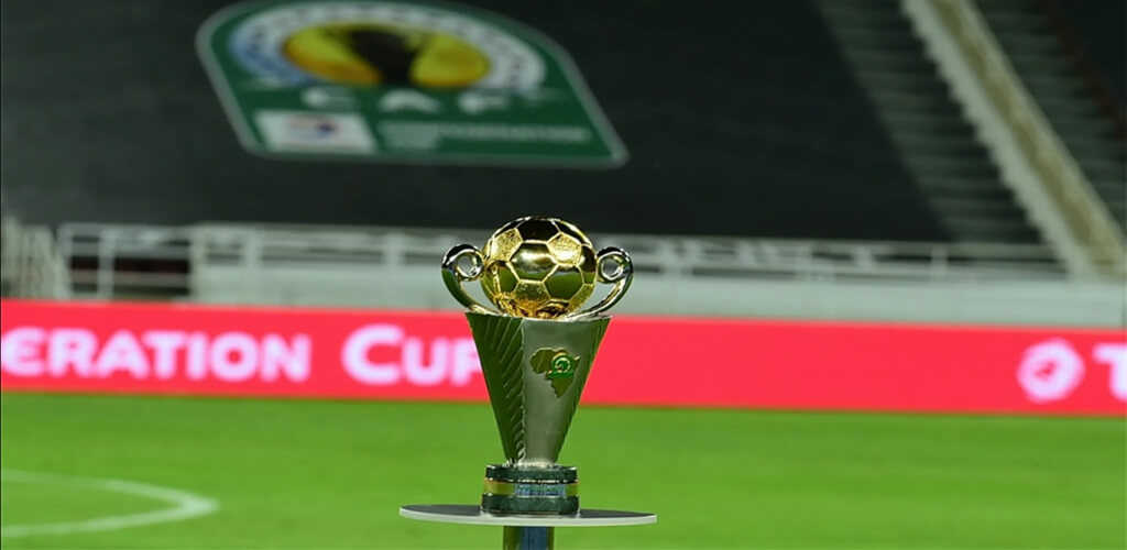 Le trophée de la Coupe CAF