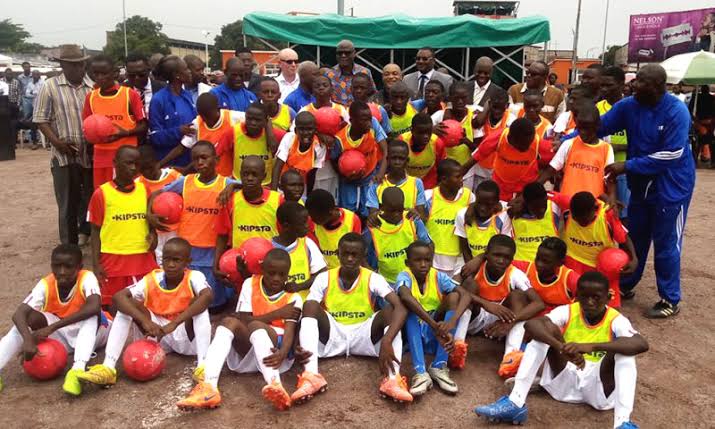 De jeunes footballeurs congolais lors d'un tournoi de la Fecofa