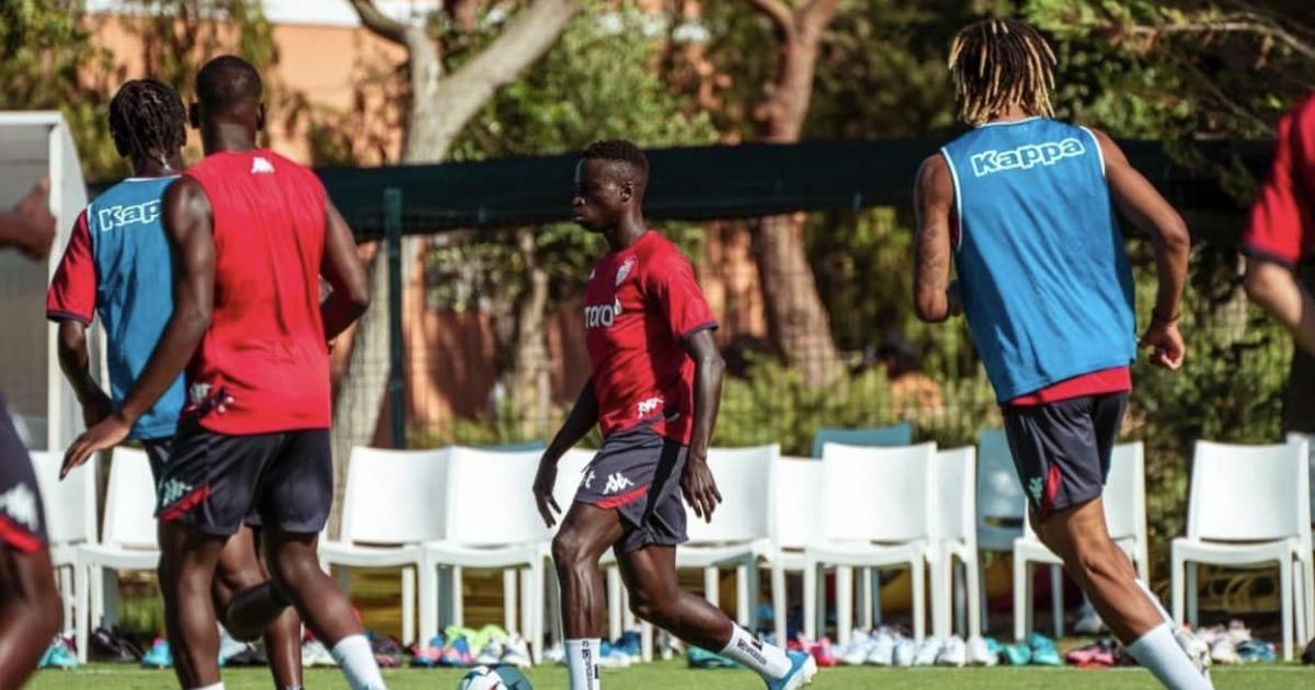 Krépin Diatta (balle au pied) a repris l'entraînement avec l'AS Monaco après son Mondial raté à titre personnel avec le Sénégal.