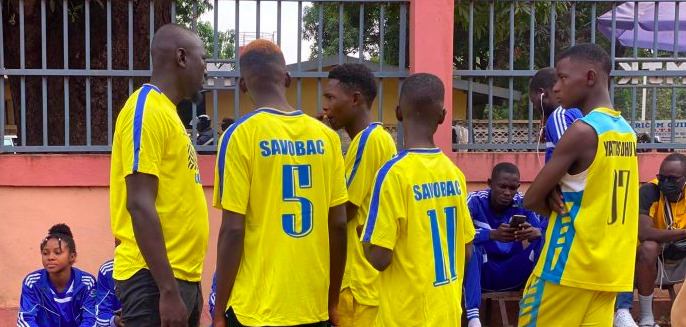 Des jeunes volleyeurs guinéens privés de leur passion.