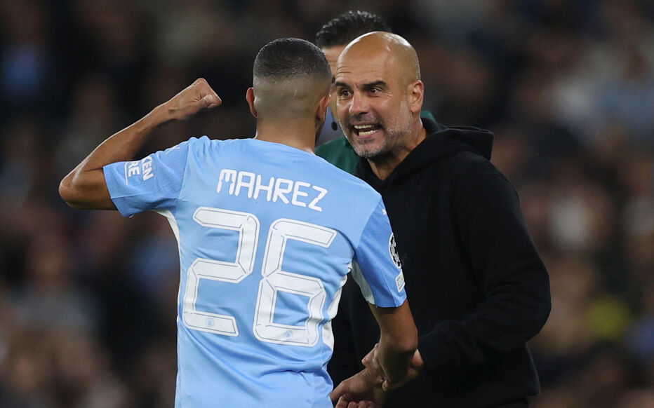 Soccer Football - Champions League - Group A - Manchester City v RB Leipzig - Etihad Stadium, Manchester, Britain - September 15, 2021 Manchester City manager Pep Guardiola speaks to Riyad Mahrez Action Images via Reuters/Lee Smith