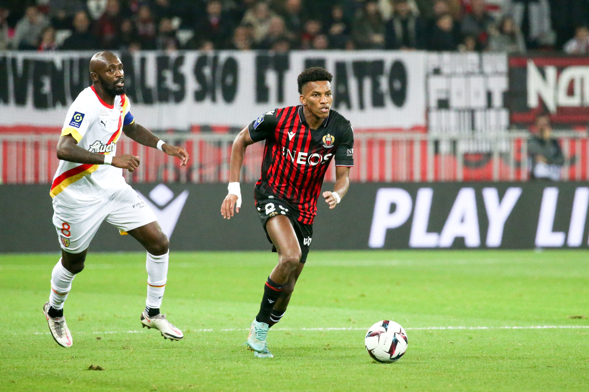 08 Seko FOFANA (rcl) - 28 Hicham BOUDAOUI (ogcn) during the Ligue 1 Uber Eats match between Nice and Lens at Allianz Riviera on December 29, 2022 in Nice, France. (Photo by Serge Haouzi/FEP/Icon Sport)