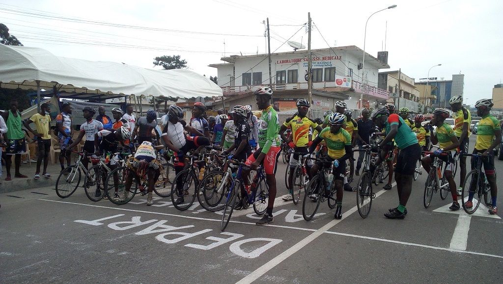 FECOCY Départ des cyclistes lors du challenge MDA à Pointe-Noire