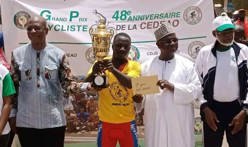 Moucaïla Rawendé vainqueur du Grand prix cycliste de la CEDEAO