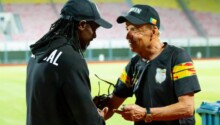 Aliou Cissé saluant Gernot Rohr