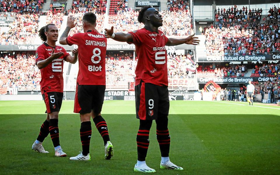 Rennes' French forward #09 Arnaud Kalimuendo (R) celebrates scoring his team's first goal during the French L1 football match between Stade Rennais FC and FC Metz at The Roazhon Park Stadium in Rennes, western France, on August 13, 2023. (Photo by LOU BENOIST / AFP)