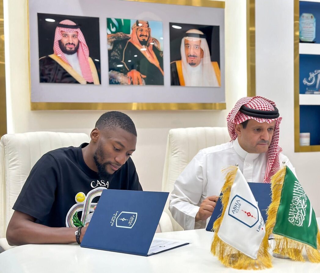 Karl Toko Ekambi signe à Abha Club