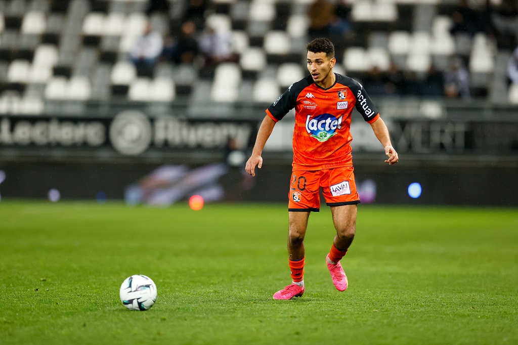 20 Amin CHERNI (slmfc) during the Ligue 2 BKT match between Amiens Sporting Club and Stade Lavallois Mayenne Football Club at Stade Crédit Agricole La Licorne on October 28, 2023 in Amiens, France. (Photo by Loic Baratoux/FEP/Icon Sport)