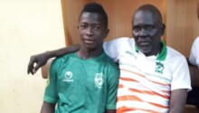 Aguibou Camara et son coach Yelato Silué qui l'a lancé en ligue 1 guinéenne