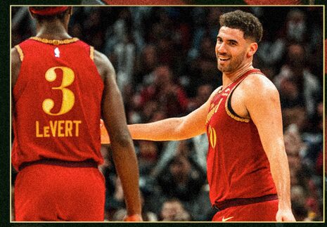 Georges Niang souriant après la victoire de Cleveland