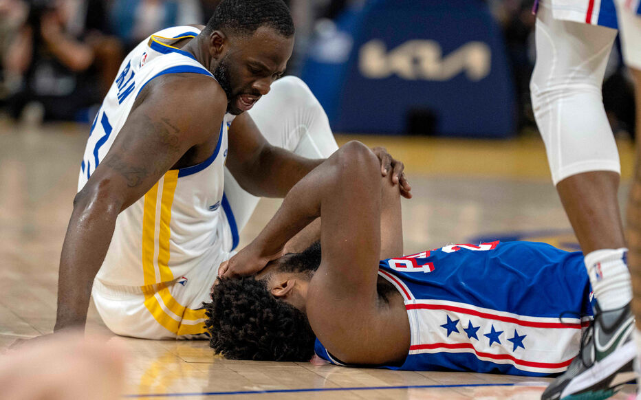 Jan 30, 2024; San Francisco, California, USA; Golden State Warriors forward Draymond Green (23) checks on Philadelphia 76ers center Joel Embiid (21) after a play during the second quarter at Chase Center. Mandatory Credit: Neville E. Guard-USA TODAY Sports/Sipa USA - Photo by Icon Sport