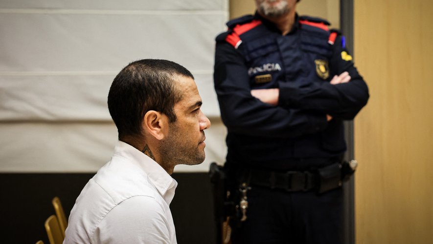Brazilian footballer Dani Alves looks on at the start of his trial at the High Court of Justice of Catalonia in Barcelona, on February 5, 2024. Brazilian footballer Dani Alves, a former star at Barca and PSG, goes on trial in Barcelona accused of raping a woman in a local nightclub. Prosecutors are asking for a nine-year prison sentence, followed by 10 years of conditional liberty. They are also asking he pay 150,000 euros ($162,000) in compensation to the woman. (Photo by Jordi BORRAS / POOL / AFP)