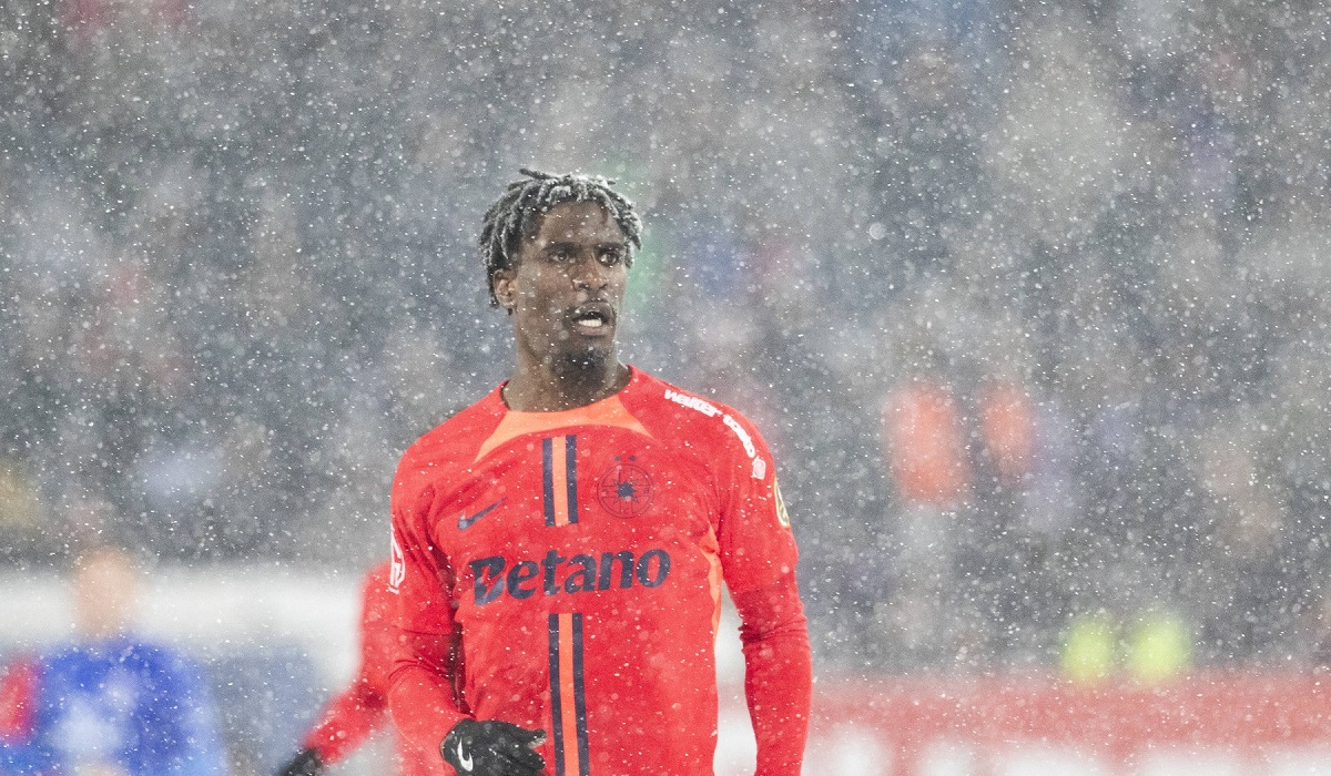 FEB 16 2025, Buzaui, Romania, Superliga Season 2024-2025, Stage 27, FC Gloria Buzau vs FCSB, Gloria Buzau stadium, Buzau, Romania 39 Jordan Gele portrait image in havy snow,Image: 965040527, License: Rights-managed, Restrictions: , Model Release: no