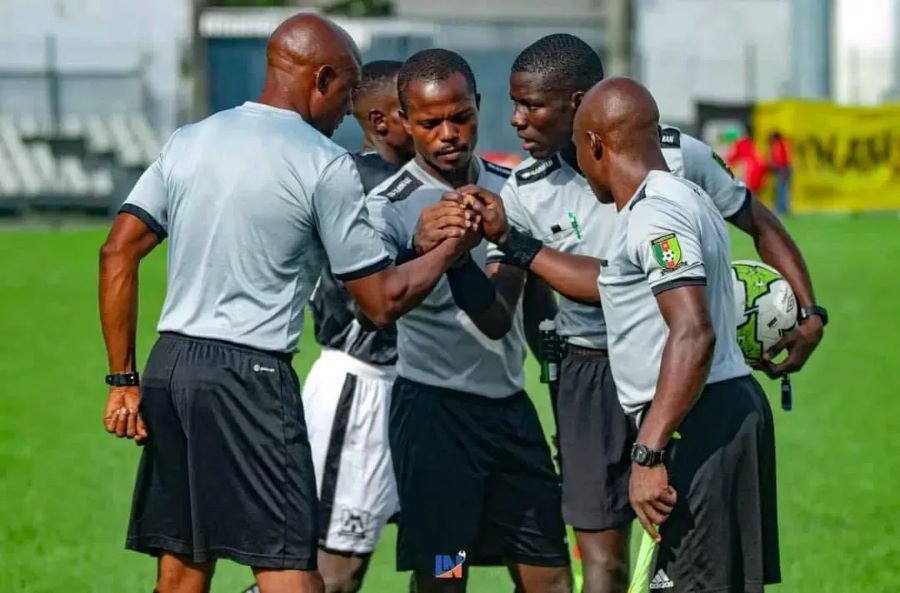 Au Cameroun, les arbitres de foot au bord de la grève