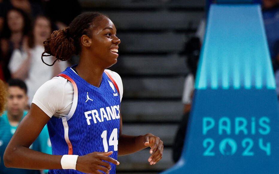 Paris 2024 Olympics - Basketball - Women's Group Phase - Group B - Canada vs France - Lille, Pierre Mauroy Stadium, Villeneve-d'Ascq, France - July 29, 2024. Dominique Malonga of France celebrates the team's win REUTERS/Evelyn Hockstein