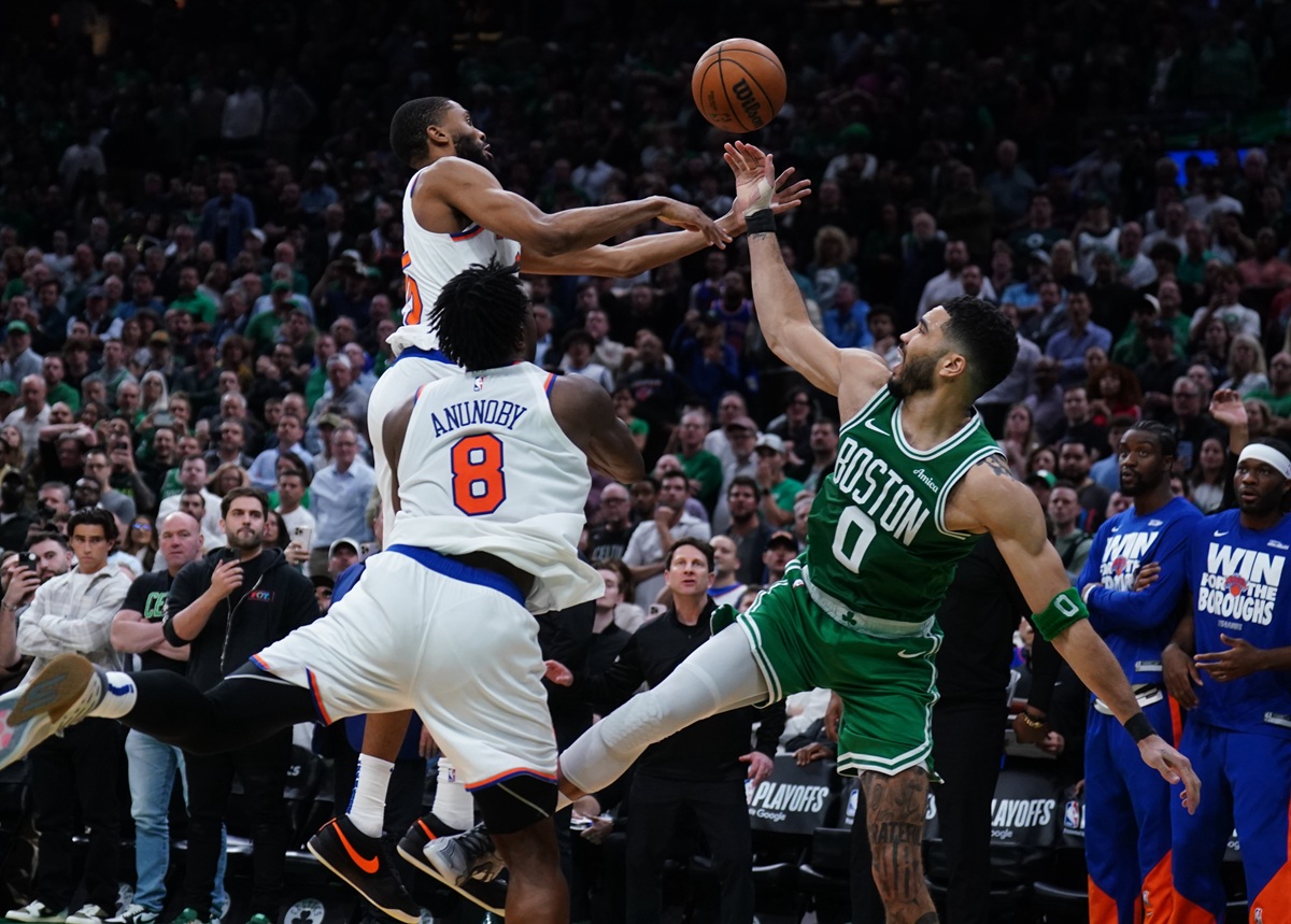 May 7, 2025; Boston, Massachusetts, USA; New York Knicks forward Mikal Bridges (25) defends against Boston Celtics forward Jayson Tatum (0) in the last seconds of the fourth quarter during game two of the second round for the 2025 NBA Playoffs at TD Garden. Mandatory Credit: David Butler II-Imagn Images